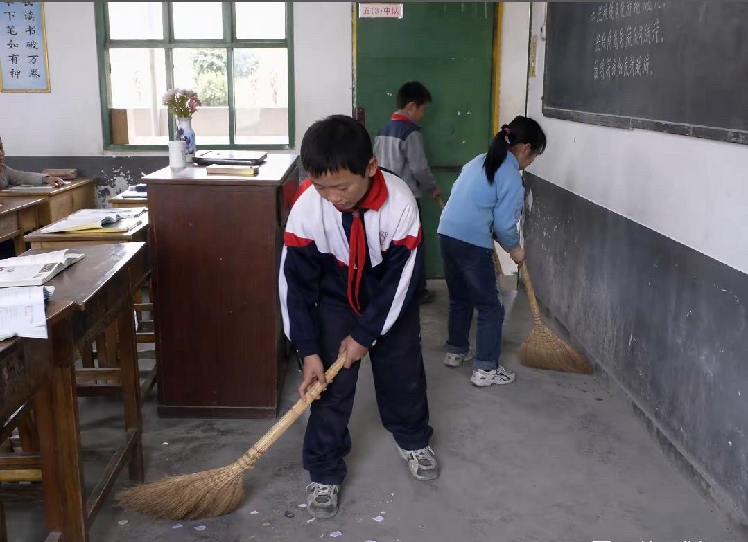 猜一猜这两个哪个是AI 