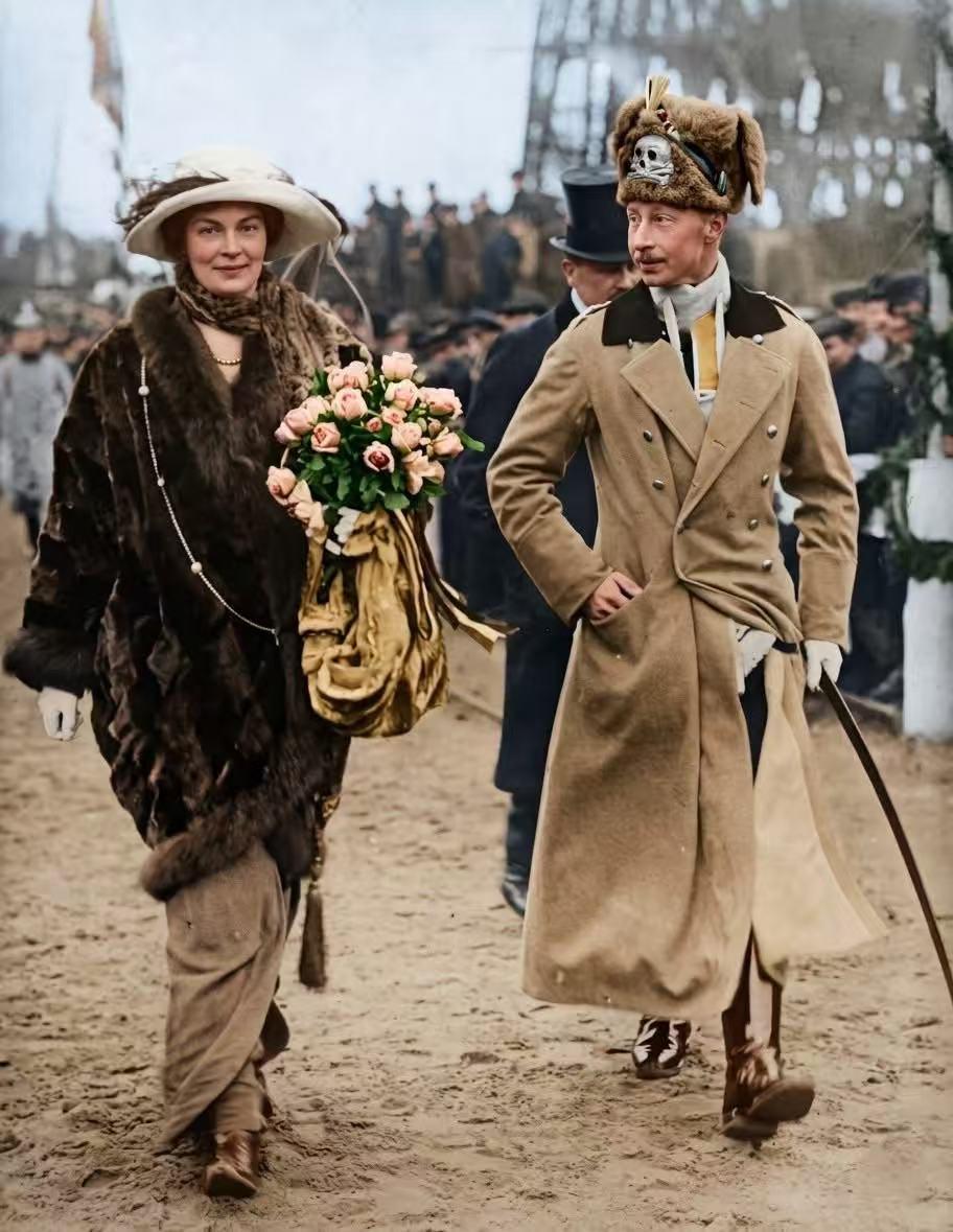 这张照片展示的是第一次世界大战期间德意志帝国最杰出的指挥官之一的奥古斯特·冯·马