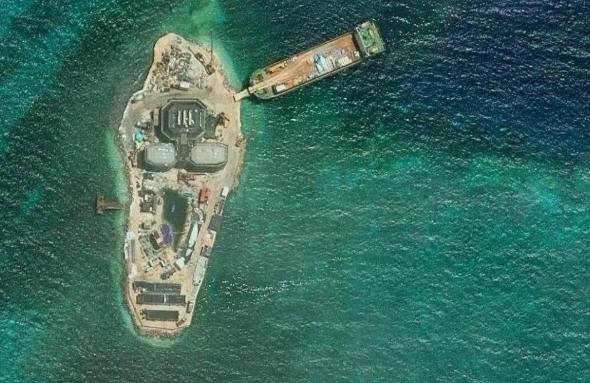 新加坡联合早报8月29日报道：“越南表明，强烈反对其他国家在南中国海有主权争议的