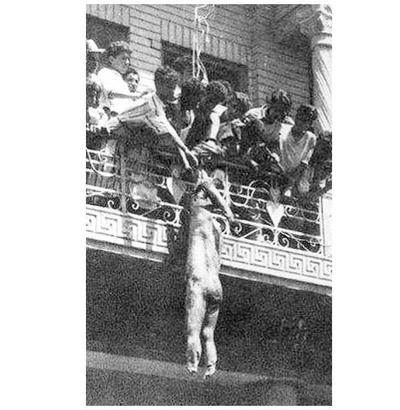 【1958年伊拉克政变中被吊起来的国王】
1958年7月14日，伊拉克发生了一场