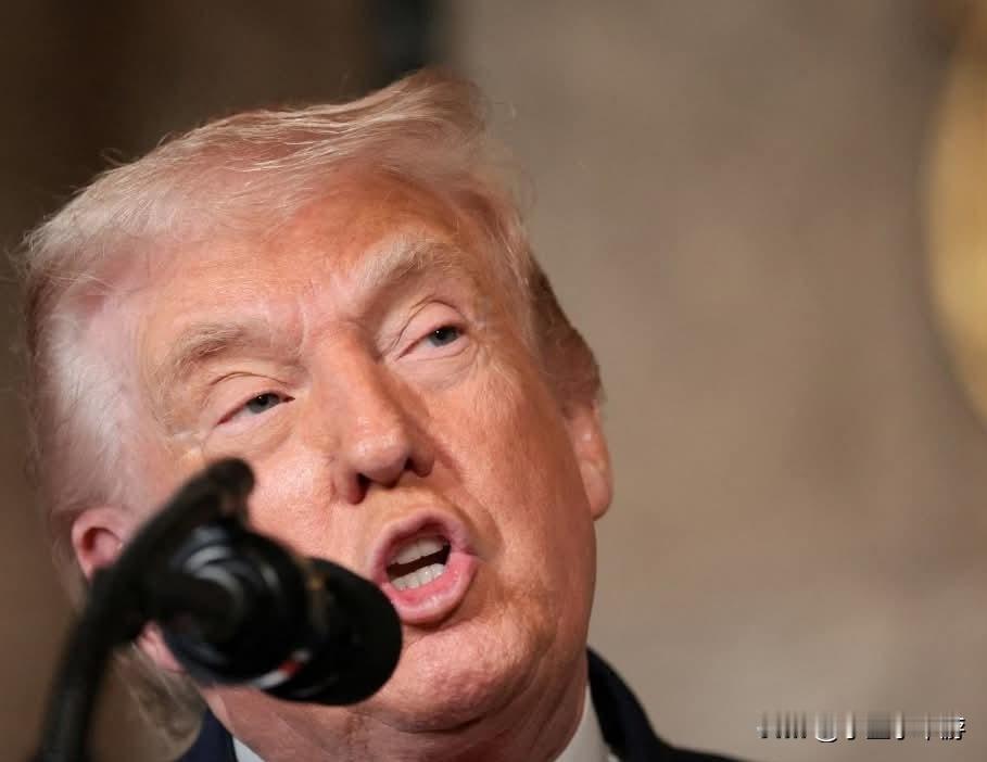 特朗普警告马杜罗:“如果他还想要什么花招，如果他再硬碰硬，那将是他最后一次有机会