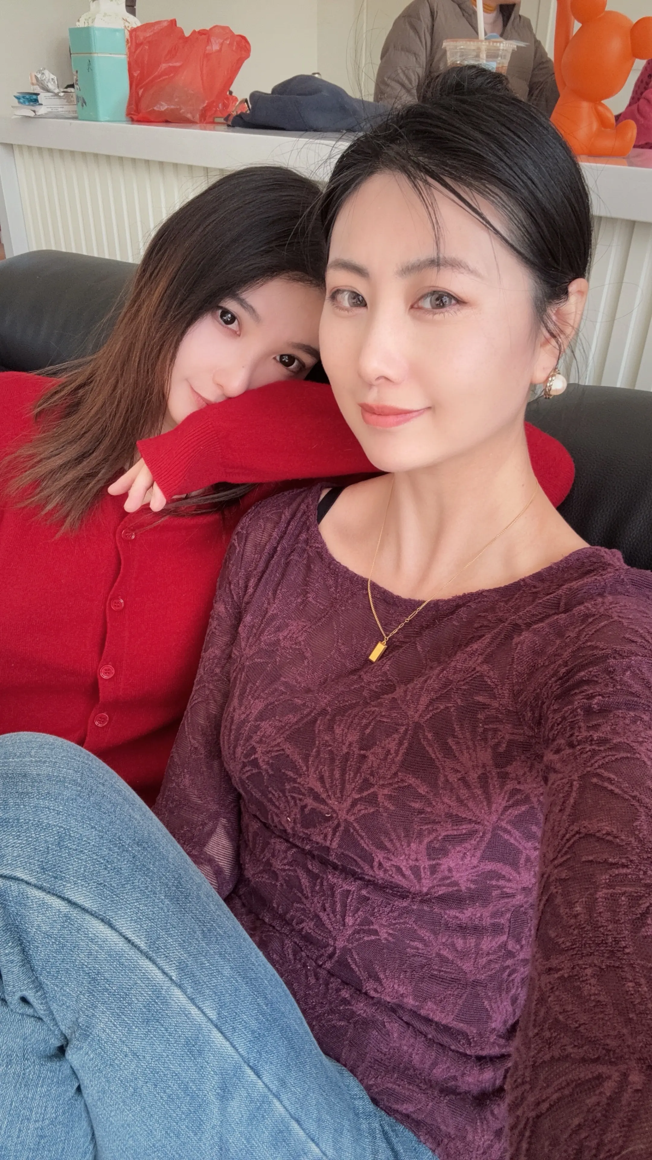 比我小四岁的表妹，小时候就爱跟在我身后玩，甩也甩不掉。长大后，却渐渐鲜...
