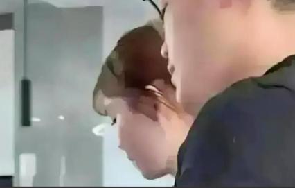 绍兴一姑娘与未婚夫婚检后发现自己不能生育，她立刻把18万现金和宝马车钥匙还给未婚