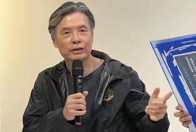纵观金傅聪的所作所为，已经不能简单地用坏和恶来解释了，他一定是带着任务来的。
