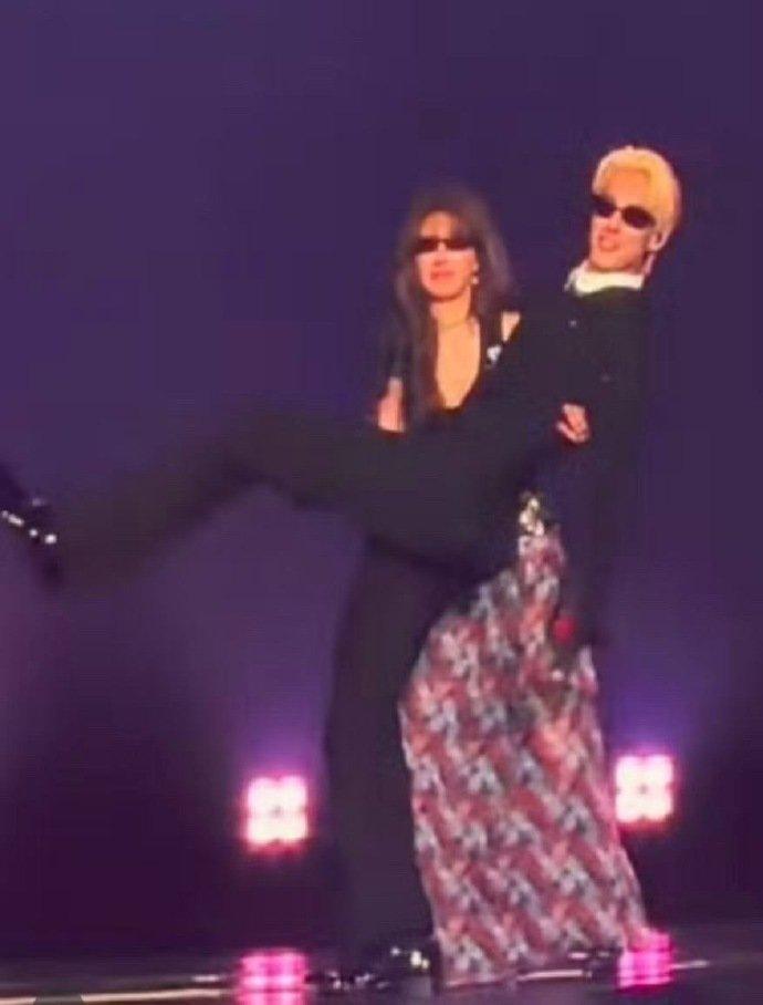 我靠有点甜呢 
棣欣引力 ​