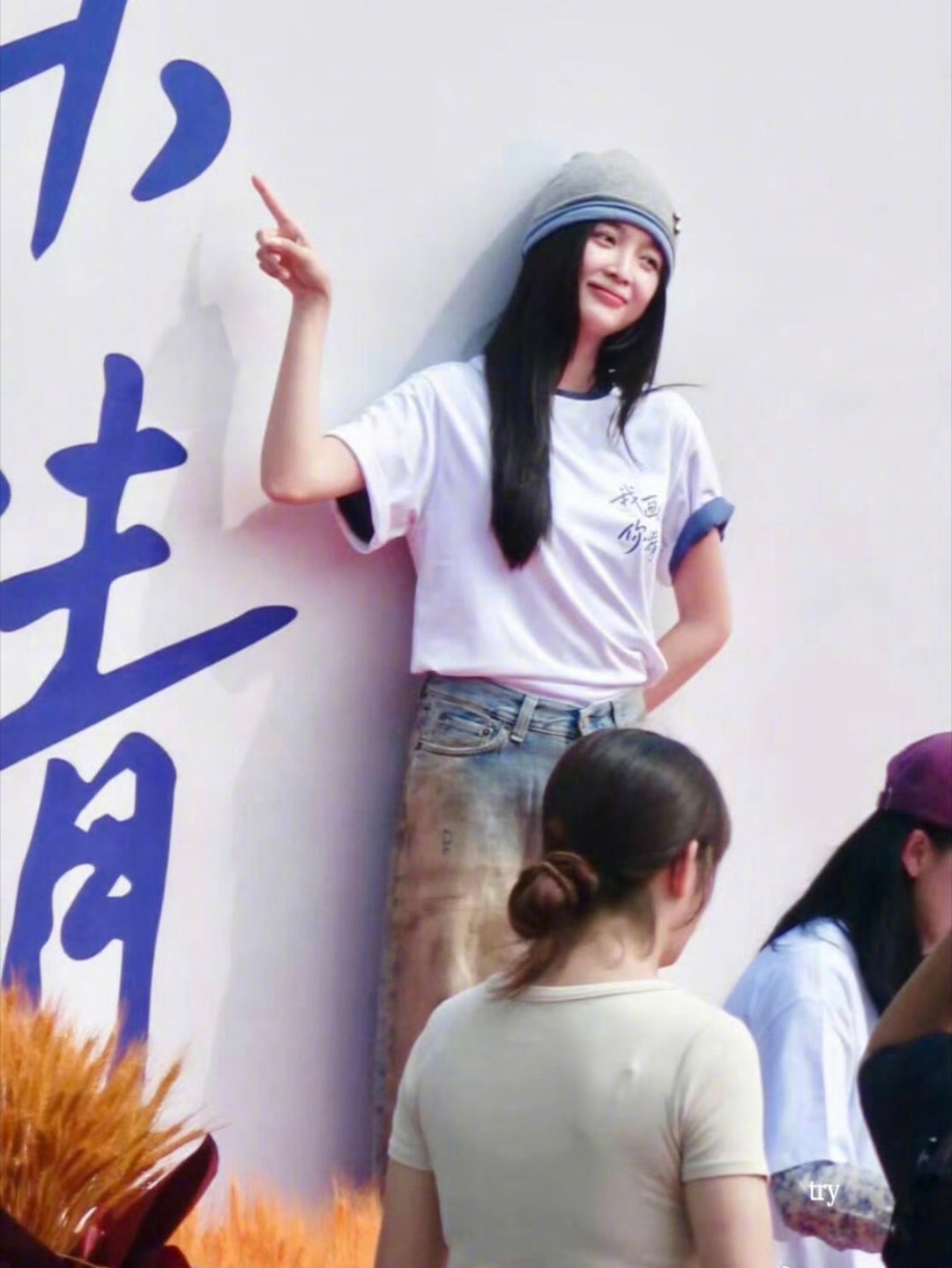 吴宣仪进组了 吴宣仪新电影《我画你猜》开机正式进组，影片开机仪式顺利举行，作为主