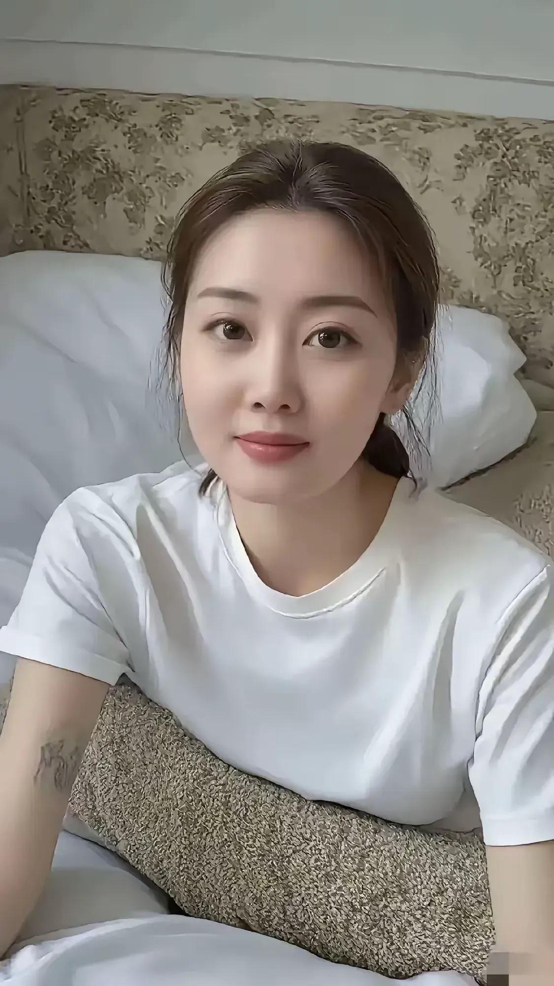 到了一定的年龄，莫名就开窍了。
好像把什么都看透了，不言语，不诉苦，做自己喜欢的