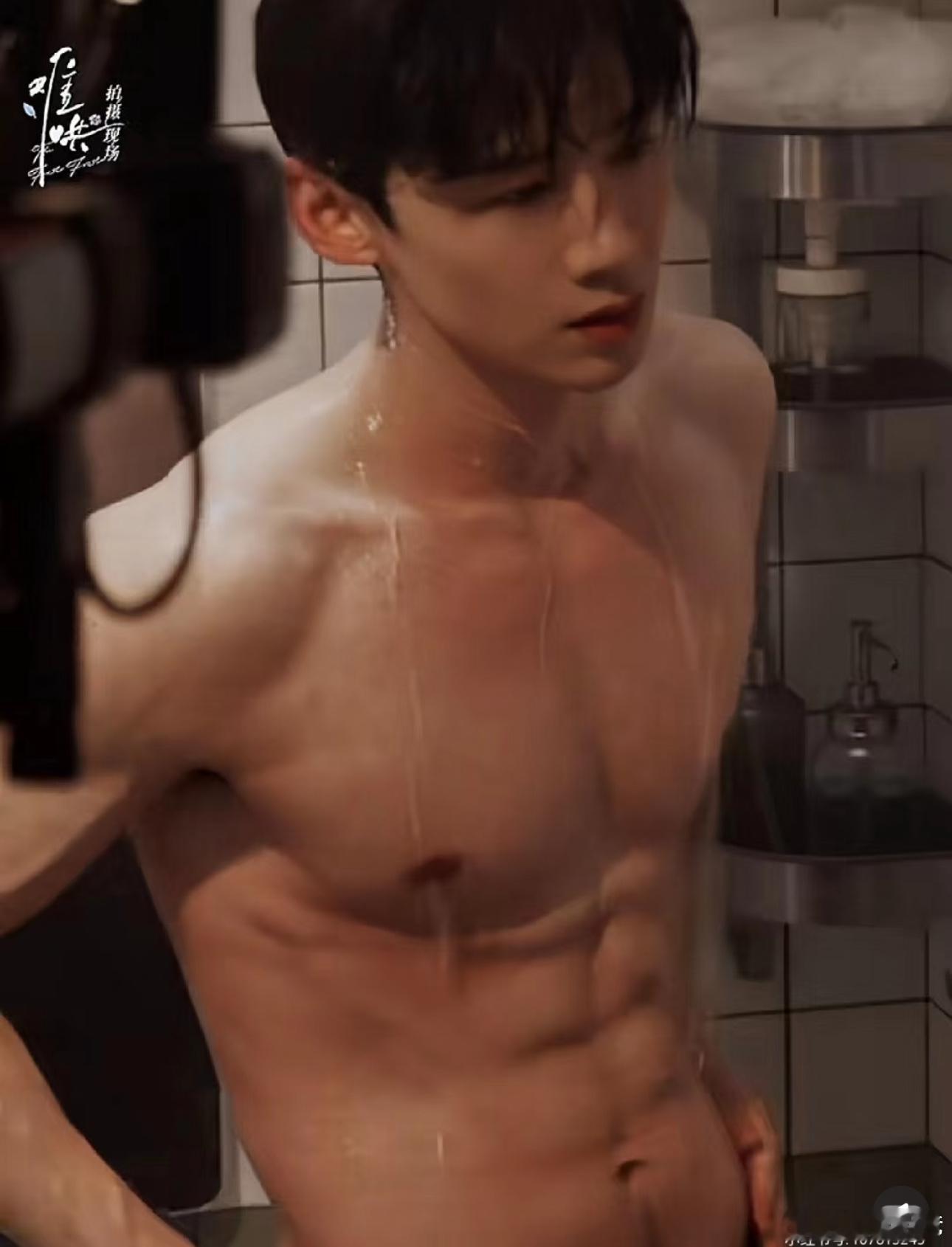 深夜来了看点晚上该看的东西没想到白敬亭这么有料难哄当时的身材完全是我喜欢的薄肌 