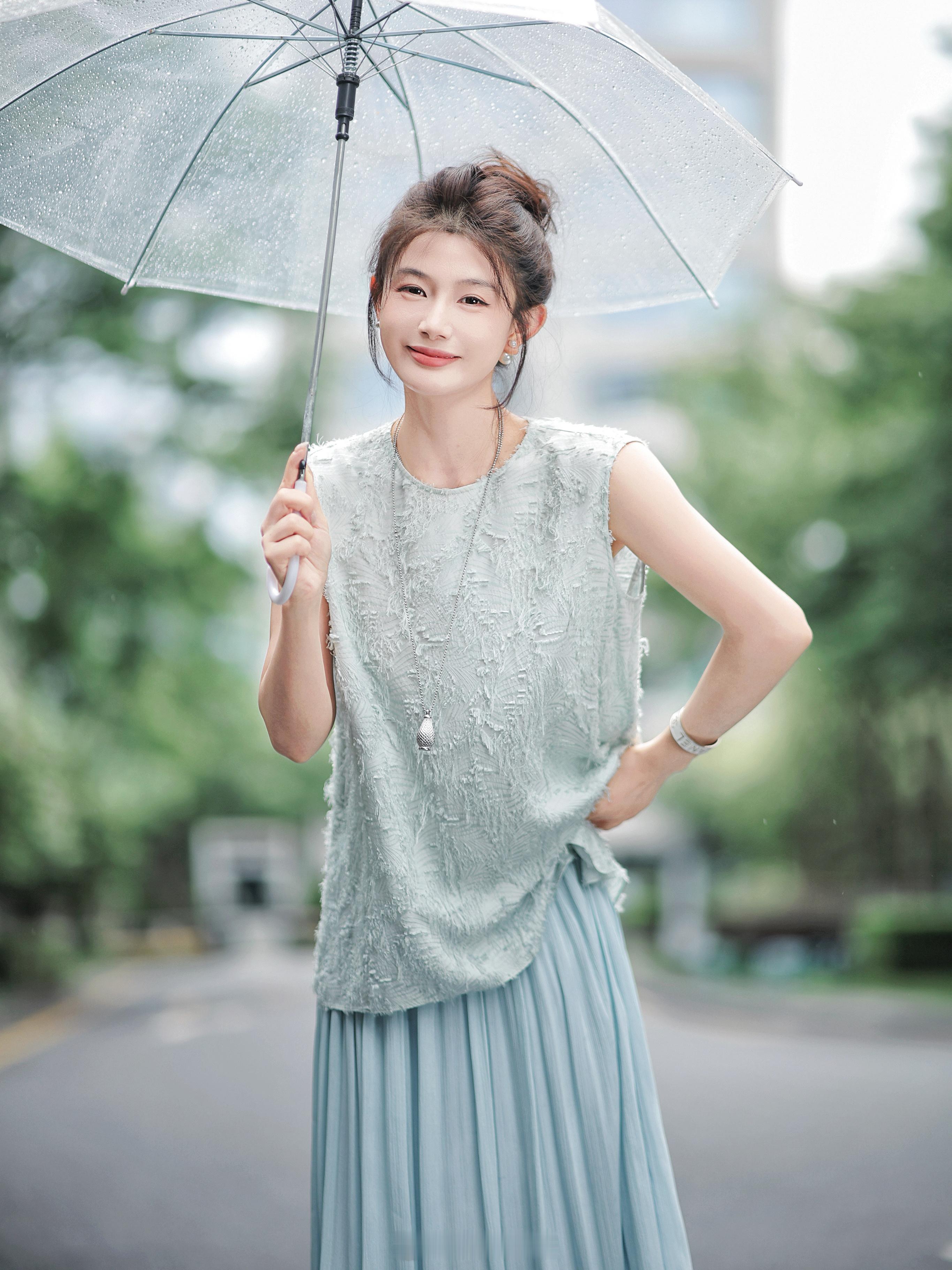 其实我还有一个颜色哈哈[偷笑]听说好多姐妹喜欢白色 那蓝色呢！是不是更温柔哈哈哈