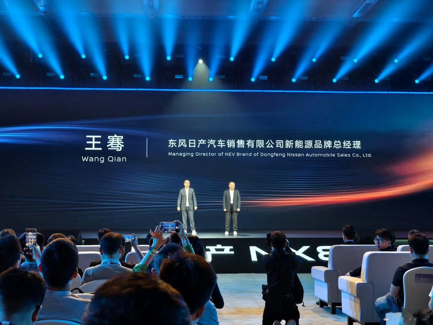 东风日产NX8这场30 分钟的 “车企最快发布会”，确实让人眼前一亮。全程没有冗