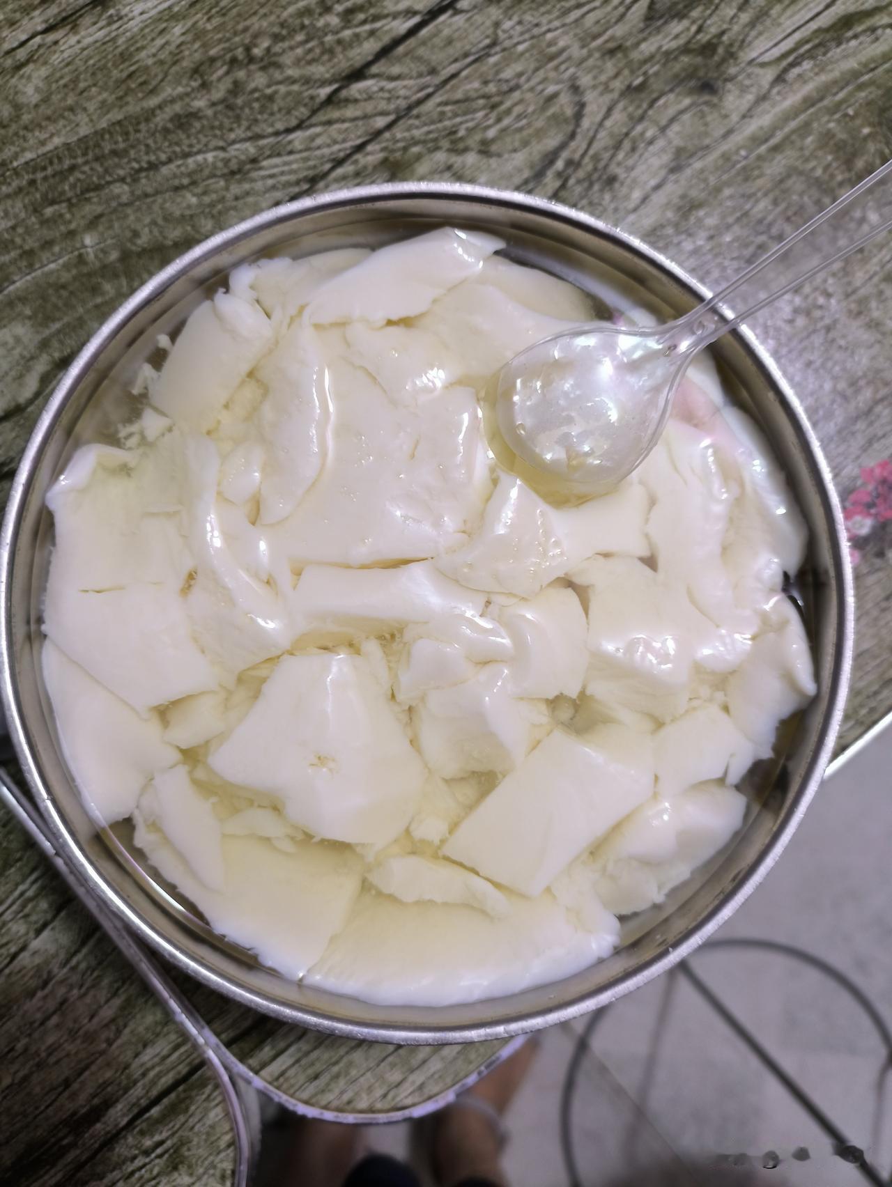 今天早上，我还是老样子，6点起床做早饭。我做了米酒蛋花汤，炒了个小白菜豆腐。等我