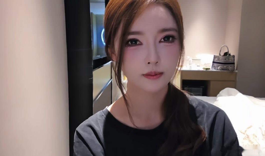蛋糕：我其实是一个防备心很重的人，去团播之前我感觉我不愿意相信任何一条弹幕，因为
