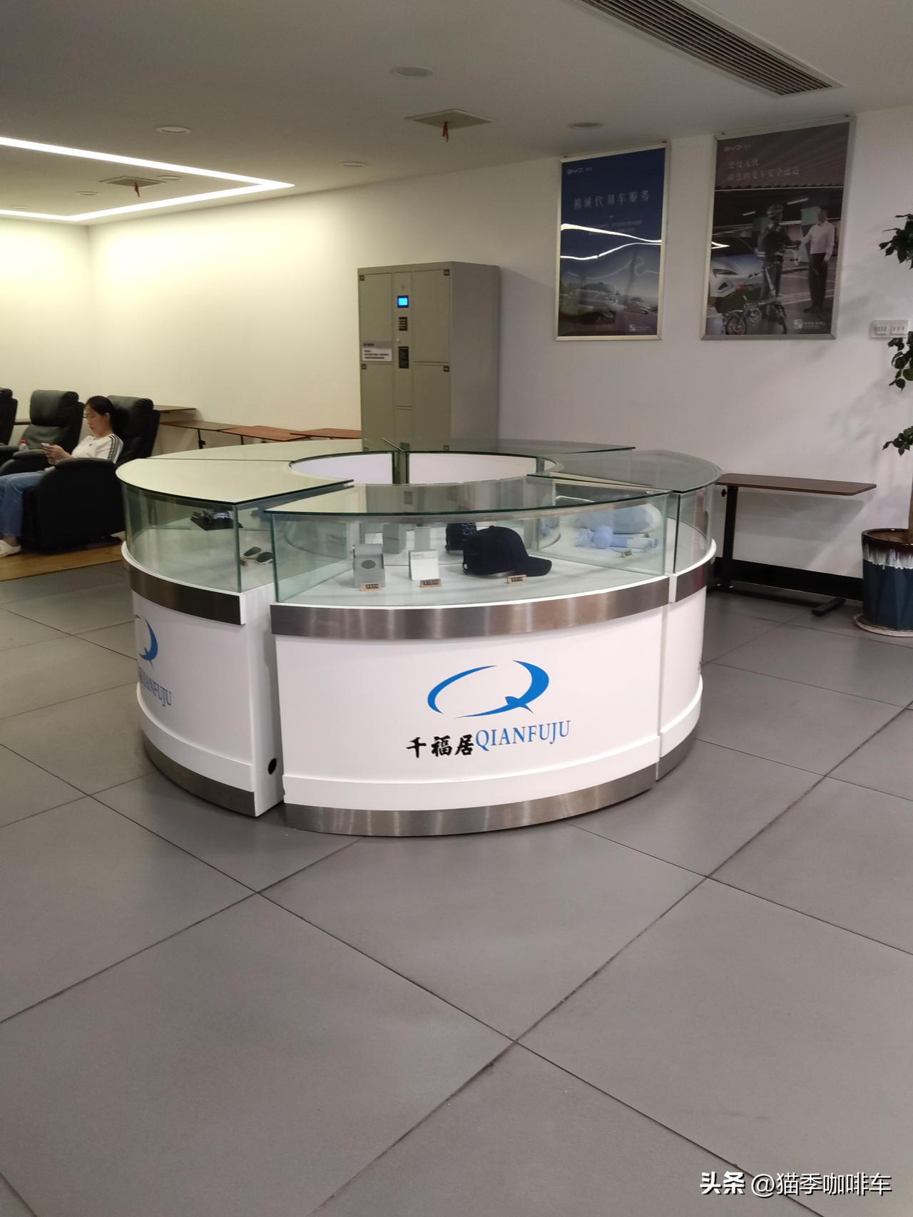 比亚迪新能源车换刹车油要多少钱？
今天来比亚迪4S店给车做保养！我是比亚迪宋pl