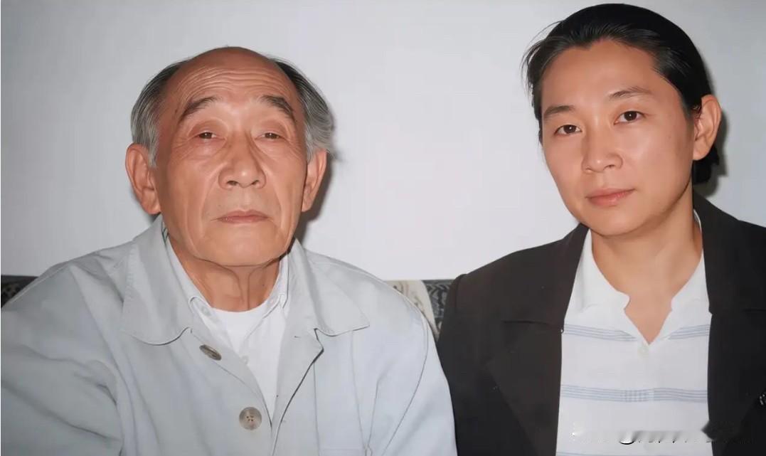 2006年，时年62岁的林豆豆与时年86岁的堂哥林欣然的一张晚年合影。两人遗传林