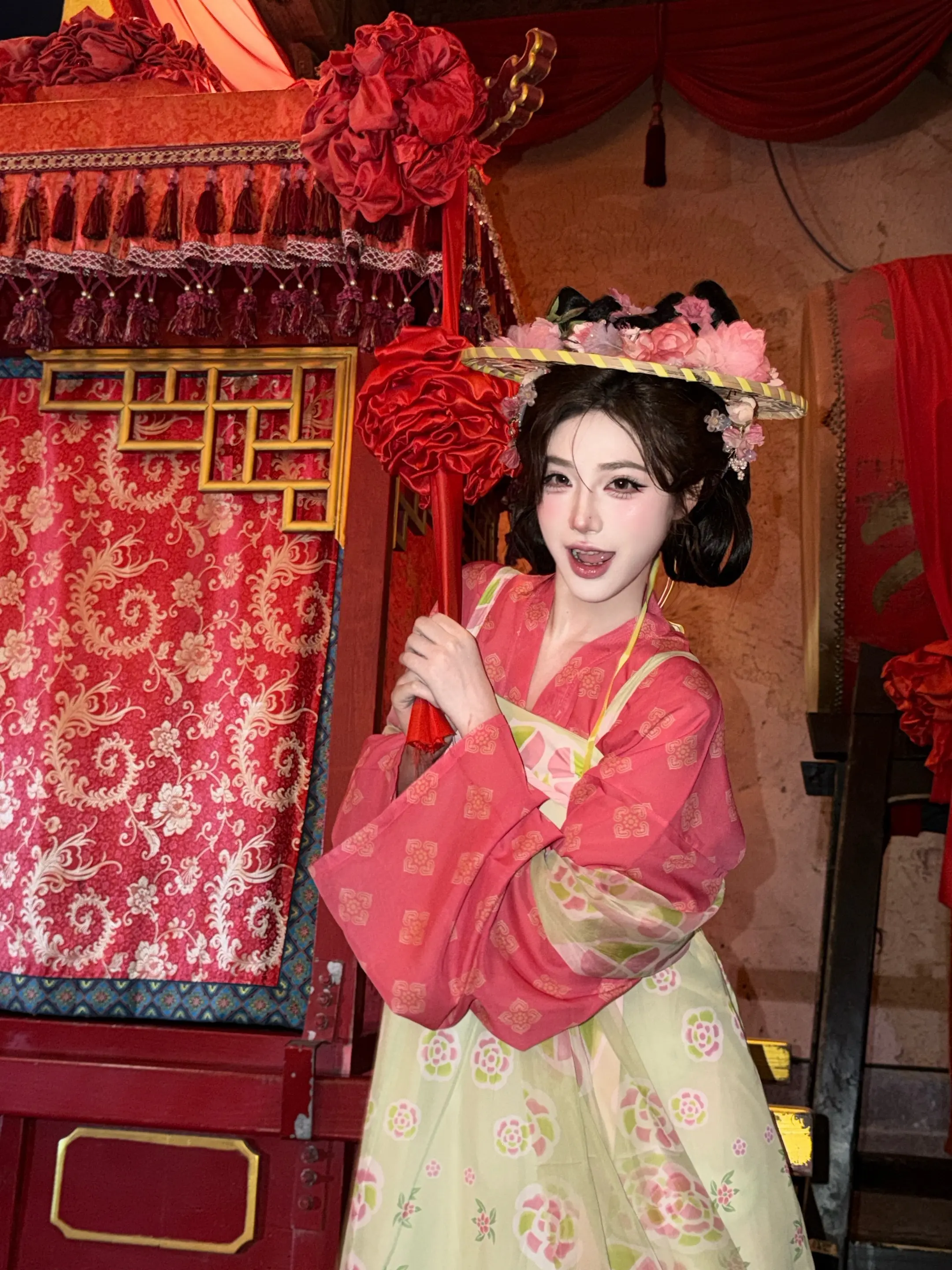 （ก´ ᗜ `ก） 拜托拜托 请跟我去灯会吧🏮