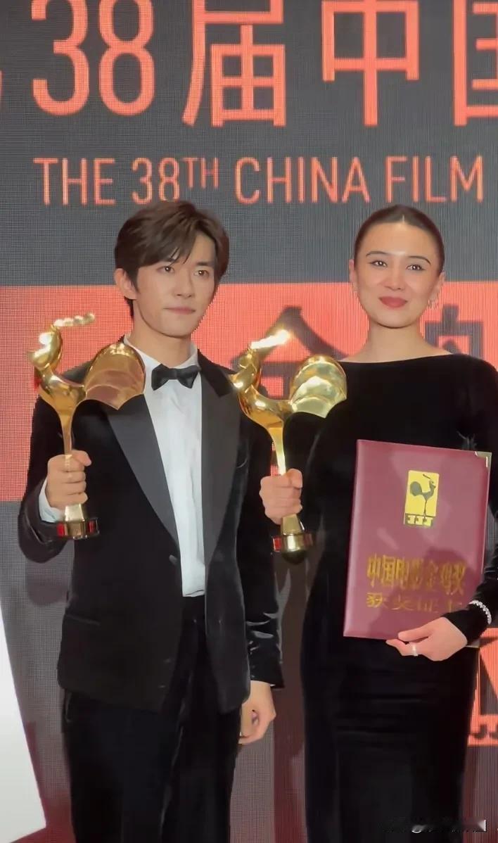 近日，千玺与宋佳俩人分别获得金鸡奖影帝和影后，萌萌的千玺、美美的宋佳，让我们11