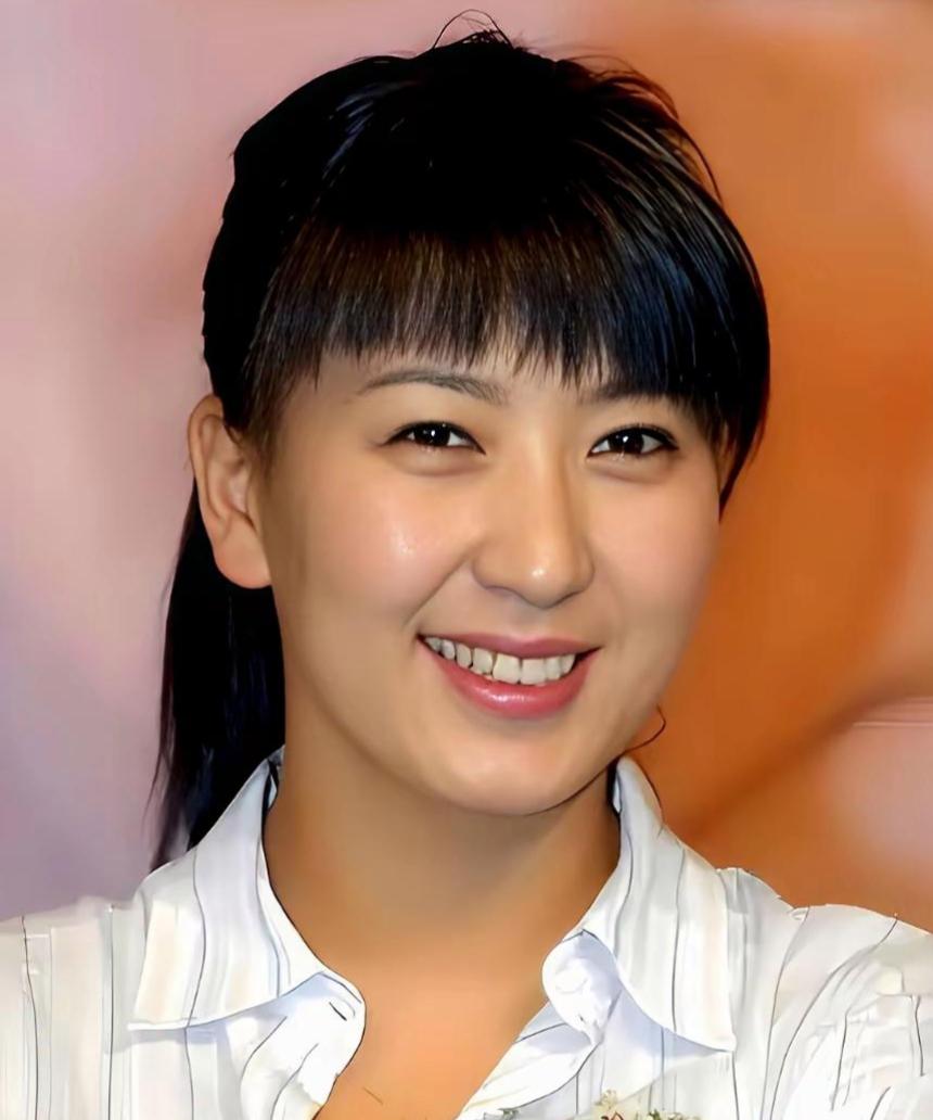 分享今日的感悟闫学晶这几天上了热搜，原因是她在直播间乱说话，成了众矢之的！“酸黄