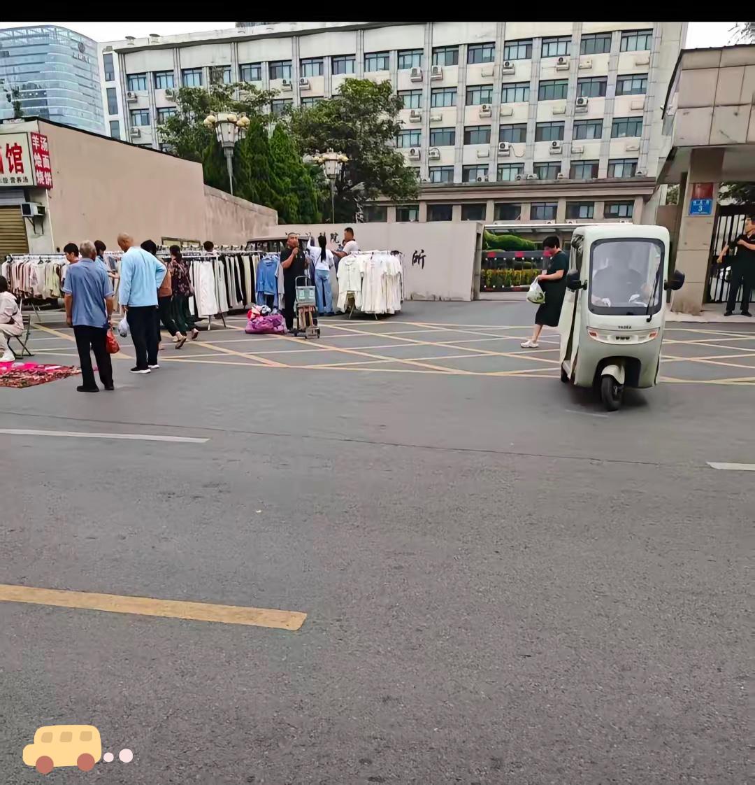 砸了快七十万供出来的本科生，躺家里一年连考场都不肯进，反过来甩给亲妈一句“又不是