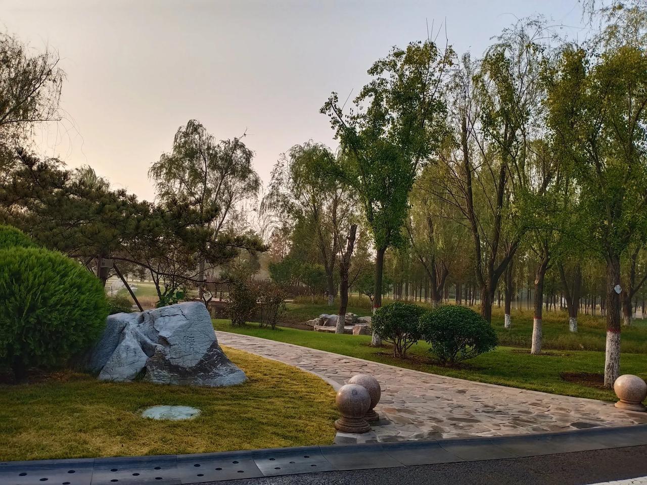 冬天是一只手，它握着的时光，可以随意变热变冷。