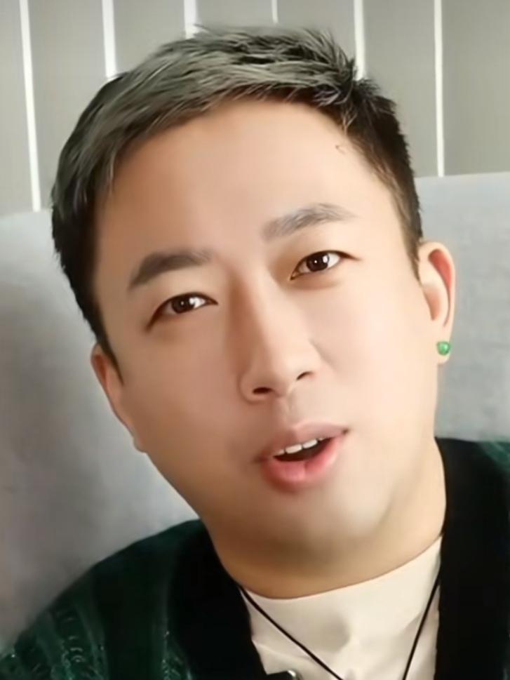 于正，还是那么牛气！这次又力挺新人赵晴、马秋元，并称两位是未来内娱顶流花。

说