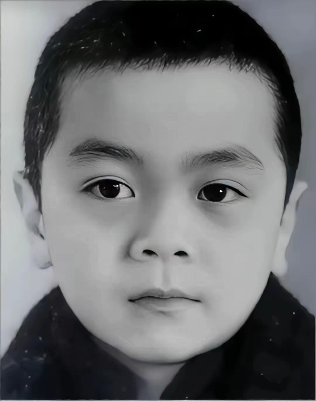 长大后的他，是春晚台柱子，
知道他是谁吗？