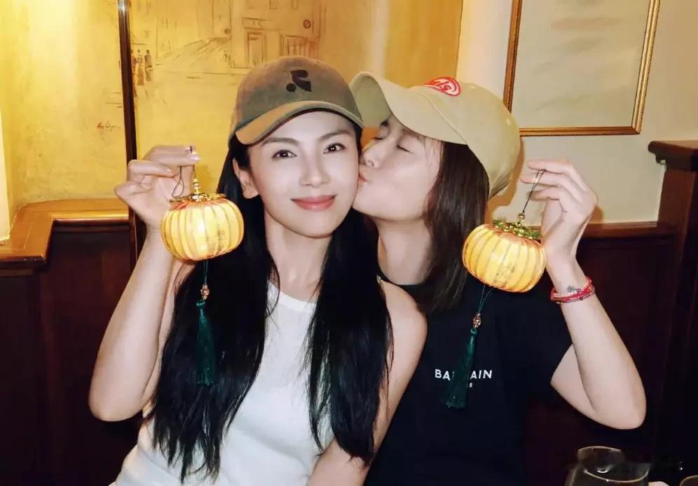 刘涛林心如米兰中秋同框，二十年闺蜜情太好磕

中秋夜，刘涛晒出和林心如在米兰的合