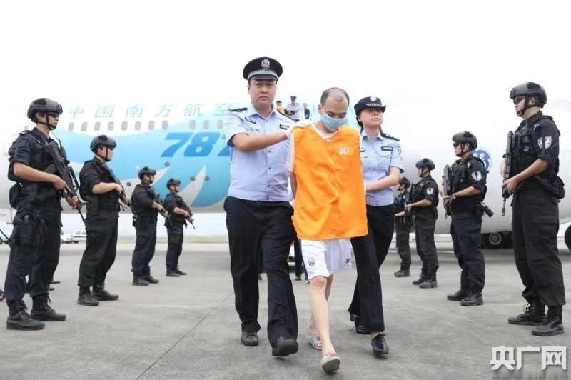 300 多名华人被非法囚禁 58 天，到底需要多大的力量，才能在异国他乡一举端掉