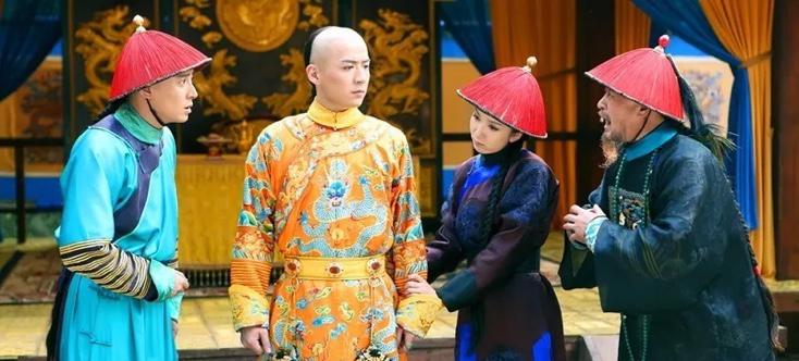 1678年冬，北京的雪下得紧。

太和殿的朱漆大门在风雪里透着寒气，建宁公主跪在