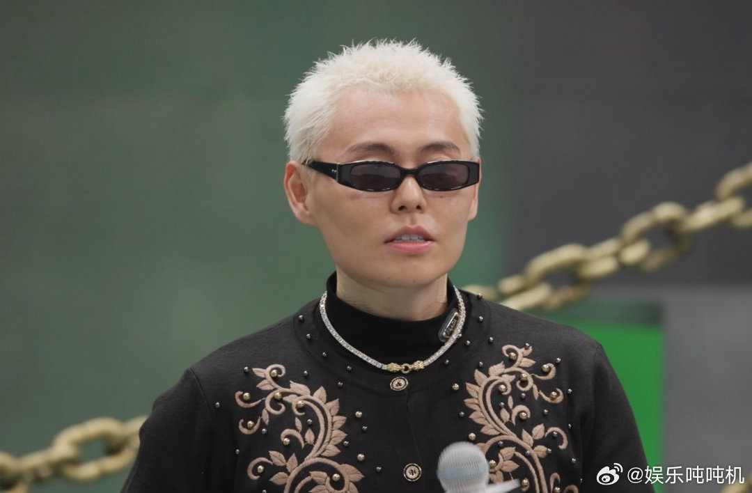 谢帝扛着严浩翔就来了说唱巅峰对决2026 中文说唱的十年也是浩翔的来时路，从最初