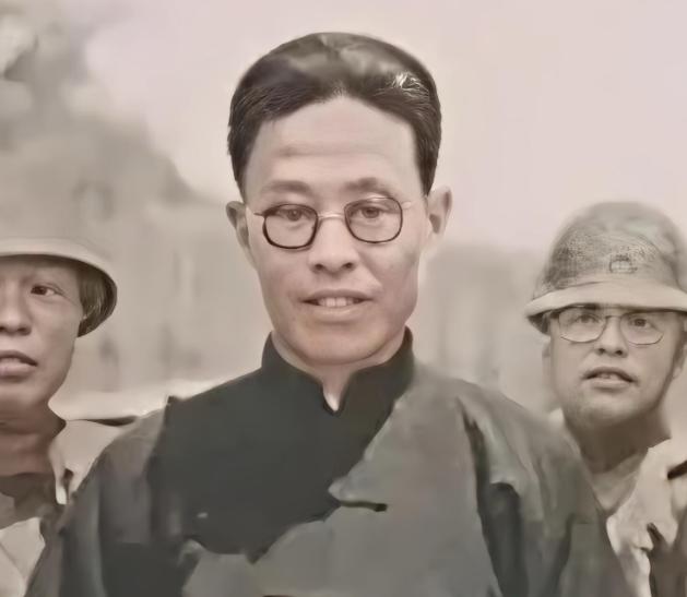 1941年，八路军独立营长叛变，侦察科长知道后就去劝阻，进村后，他感觉不对劲，就