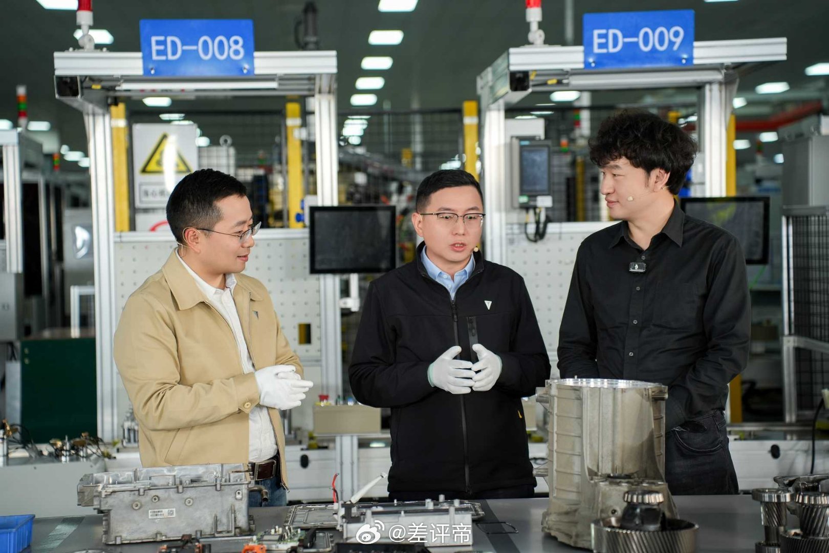 差哥我刚蹲完深蓝今天的直播，真的被这份实打实的坦诚戳到了。敢当着全网的面，直接拆