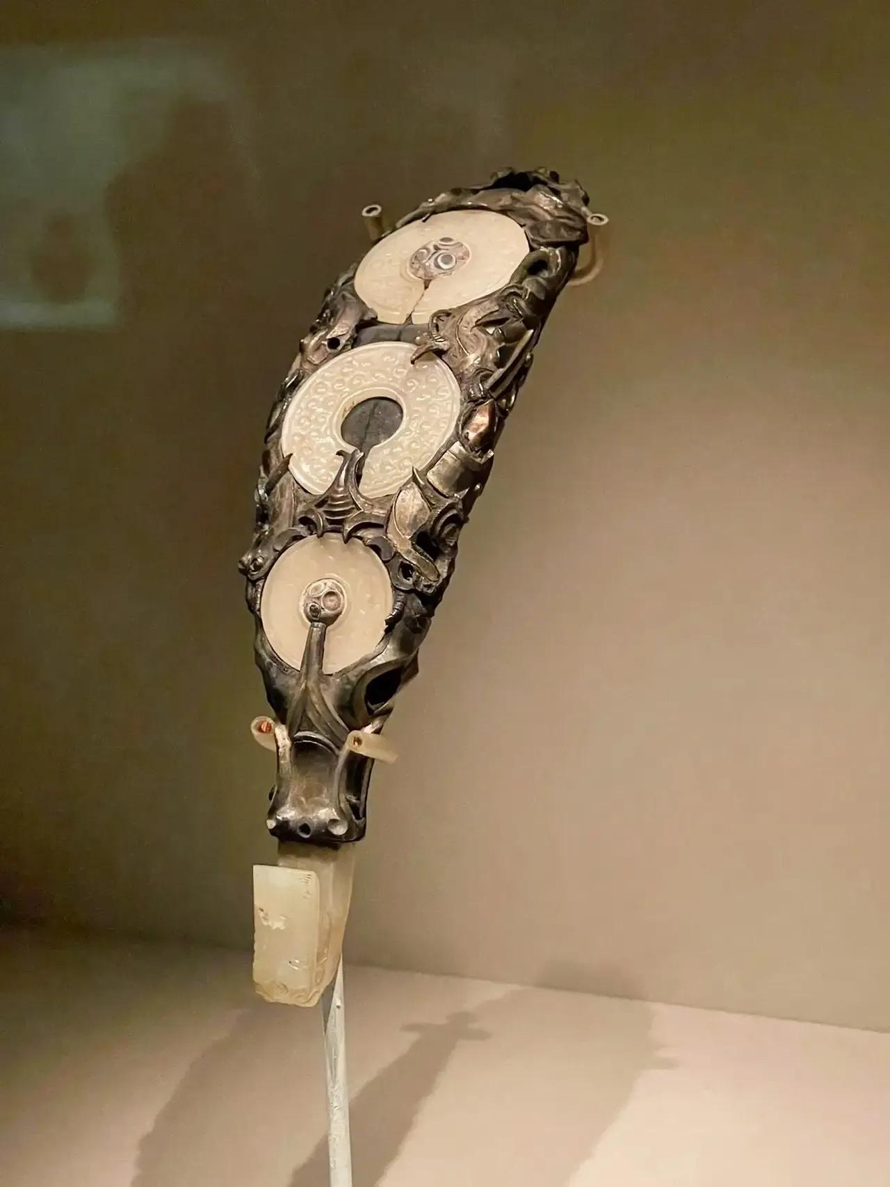 1951年，一女子放羊时，莫名其妙的被一头公羊撞倒在地，当女子挣扎站起又被撞倒，