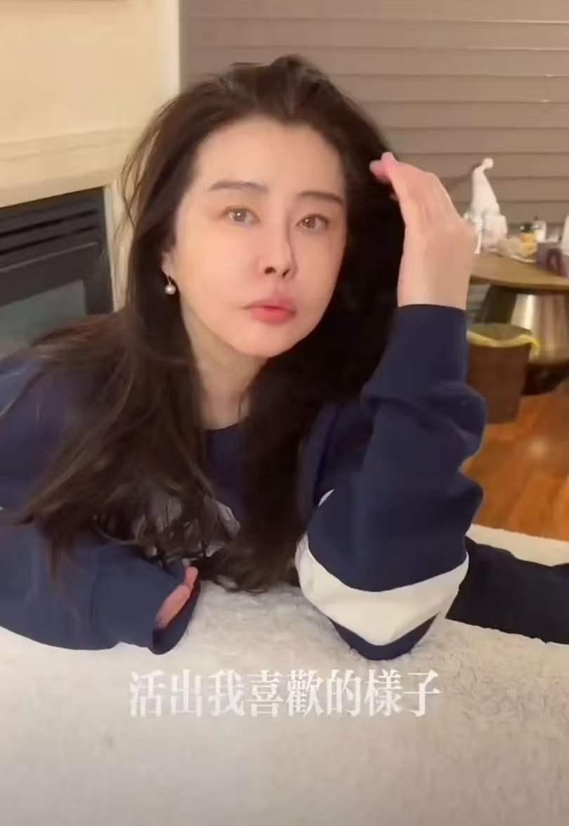 58岁王祖贤素颜出镜引热议：没谈恋爱，没结婚，她的选择让多少人意难平？

真的没