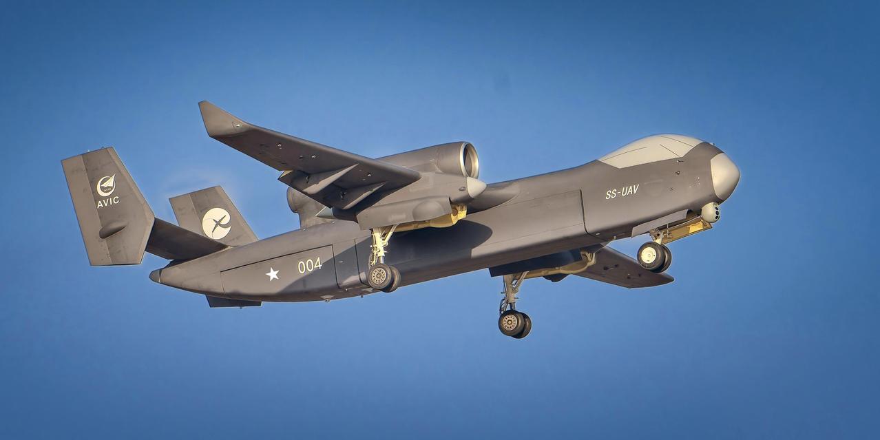 不同视角下的九天无人机，差别太大了！

图1看起来感觉雄壮有力，但无法直观感受到