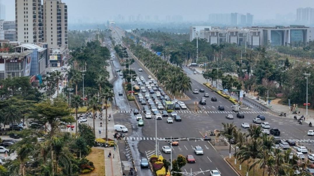 老铁们，这个问题问得实在！最近不少朋友私信老牛，问海南哪里的房子还能买、还能投。