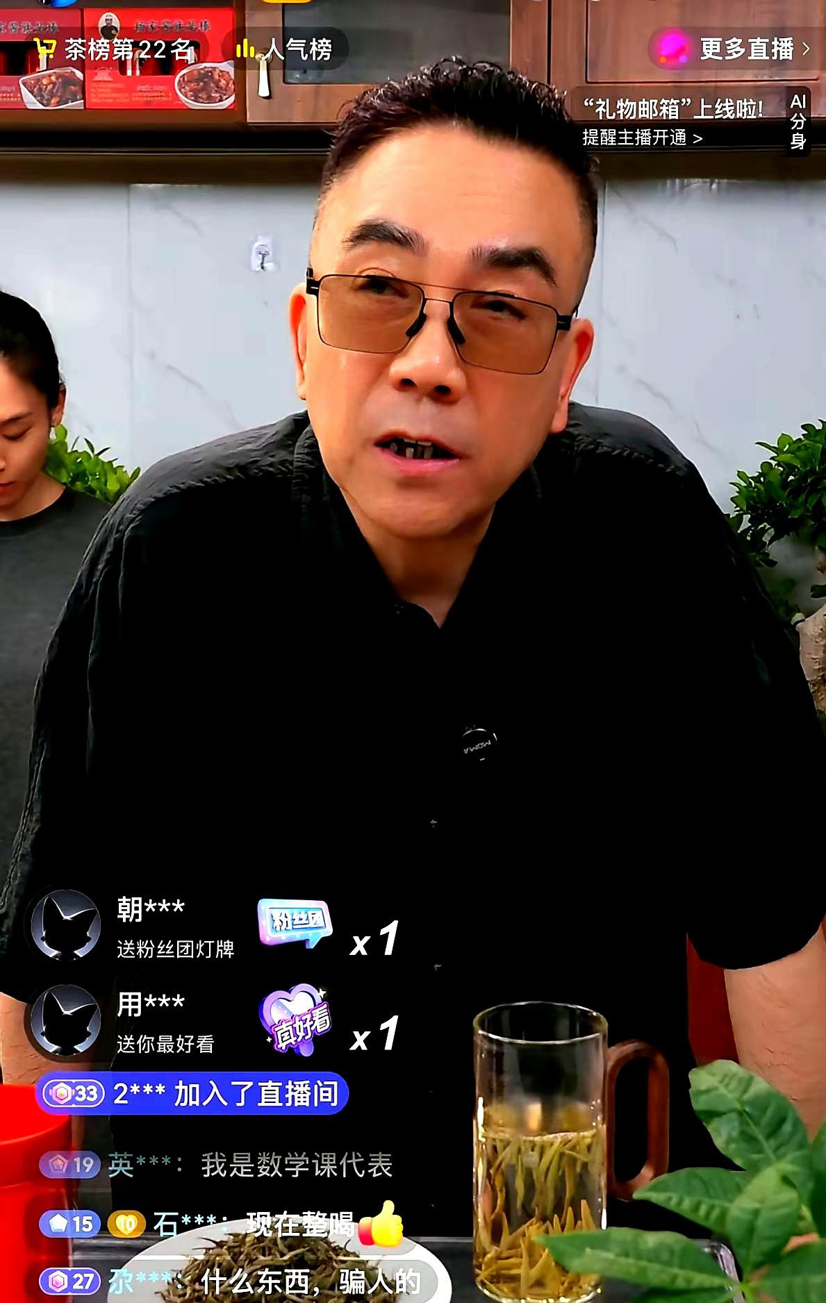 杨议说，未来我肯定不会以纪念老爷子杨少华的名义搞全国的相声巡演，主要原因是自己能