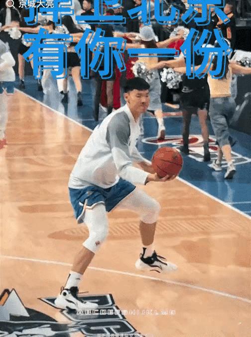北京队被上海队在半决赛淘汰之后，范子铭本赛季的表现成为了球迷热议的话题。
季后赛