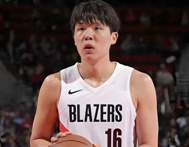 136-129！开拓者湖人赛后，传来杨瀚森最新消息，裁判判罚引热议