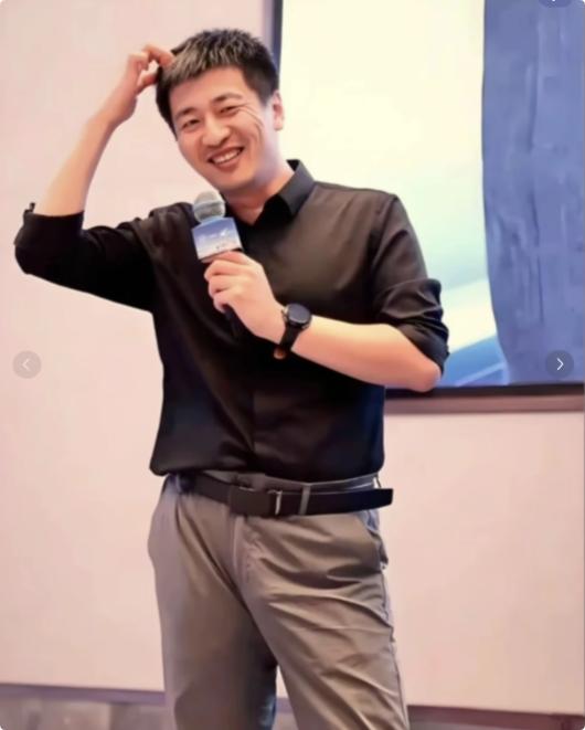 张雪峰说："老实家庭出来的孩子，一定要好好读书，读个好大学，毕业进好公司工作。那