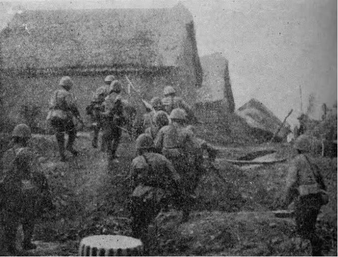 1940年9月30日夜，谢银才登着梯子爬上墙头，慢慢探出脑袋，顿时大吃一惊，只见