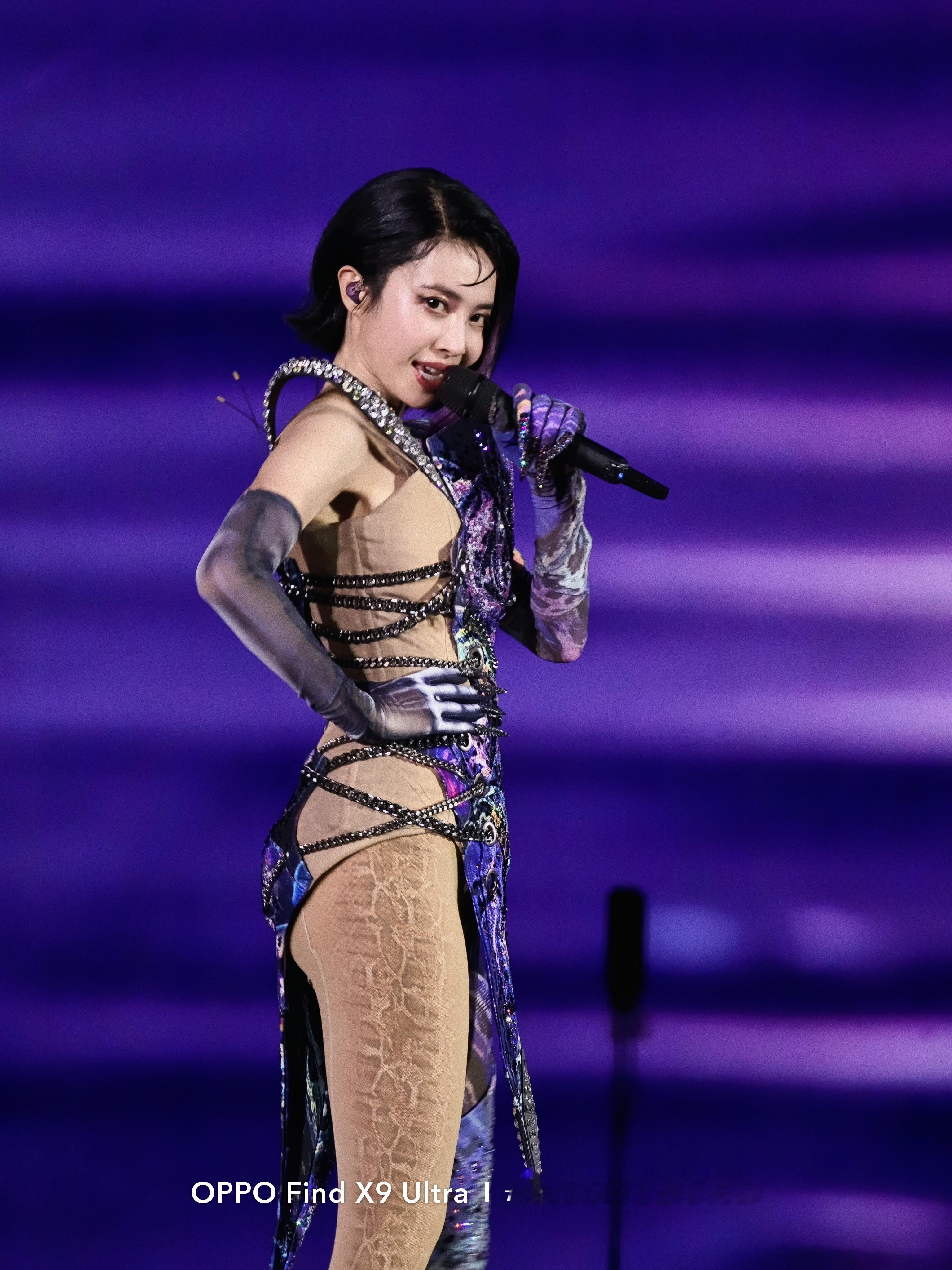 蔡依林蔡依林广州演唱会 即使演唱会上一直在拍视频，但也还是有拍出来一阵美图哈哈哈