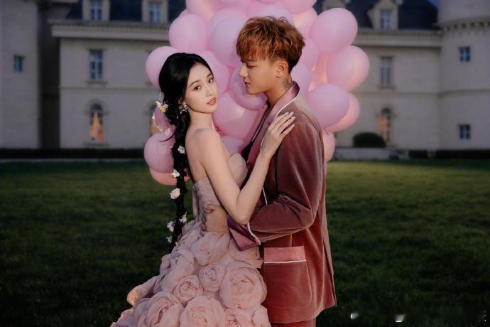 黄子韬徐艺洋明天结婚黄子韬徐艺洋明天办婚礼明日共赴浪漫！黄子韬徐艺洋海棠湾办婚礼