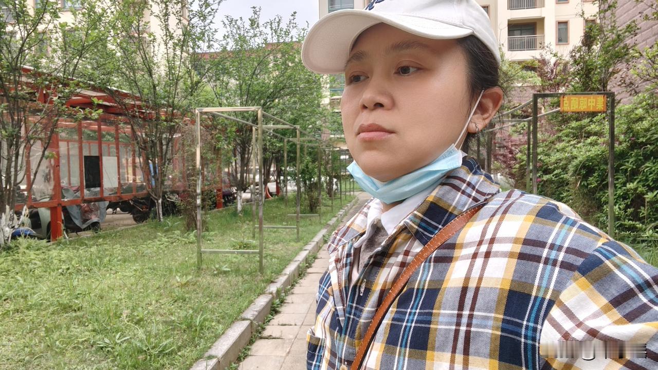 我今年40岁，85年属牛的，经历过一次失败的婚姻，头婚和现任都是78年属马的。