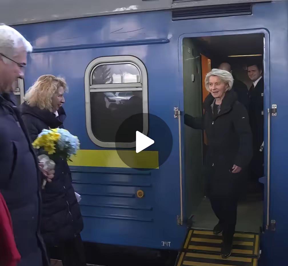 “和平必须按照乌克兰的条件实现”：冯德莱恩在俄乌战争四周年之际抵达基辅

俄乌战