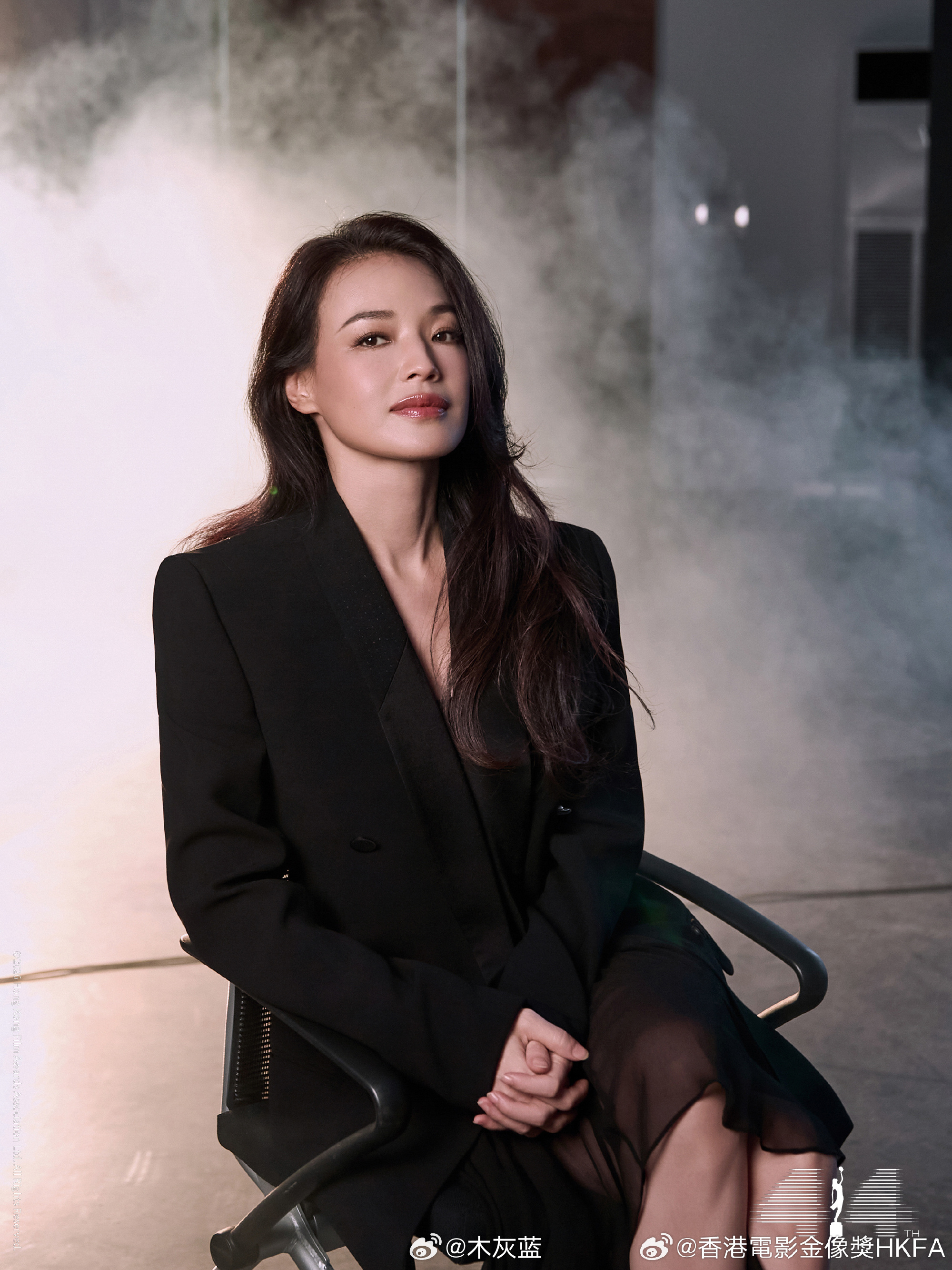 金像奖再怎么不景气，出来的视觉啊、物料啊都依然是满满的高级质感，哪怕是提名者坐的