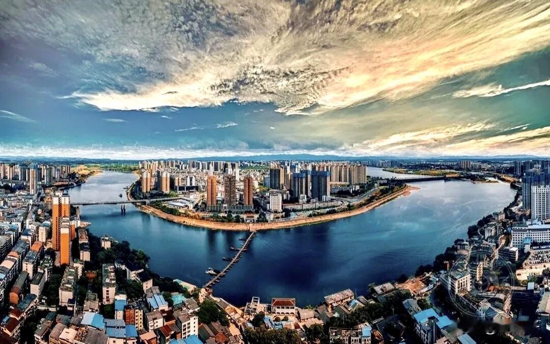 1995年撤地设市后，行政中心正式由零陵迁至冷水滩，形成了功能互补的双核结构：冷