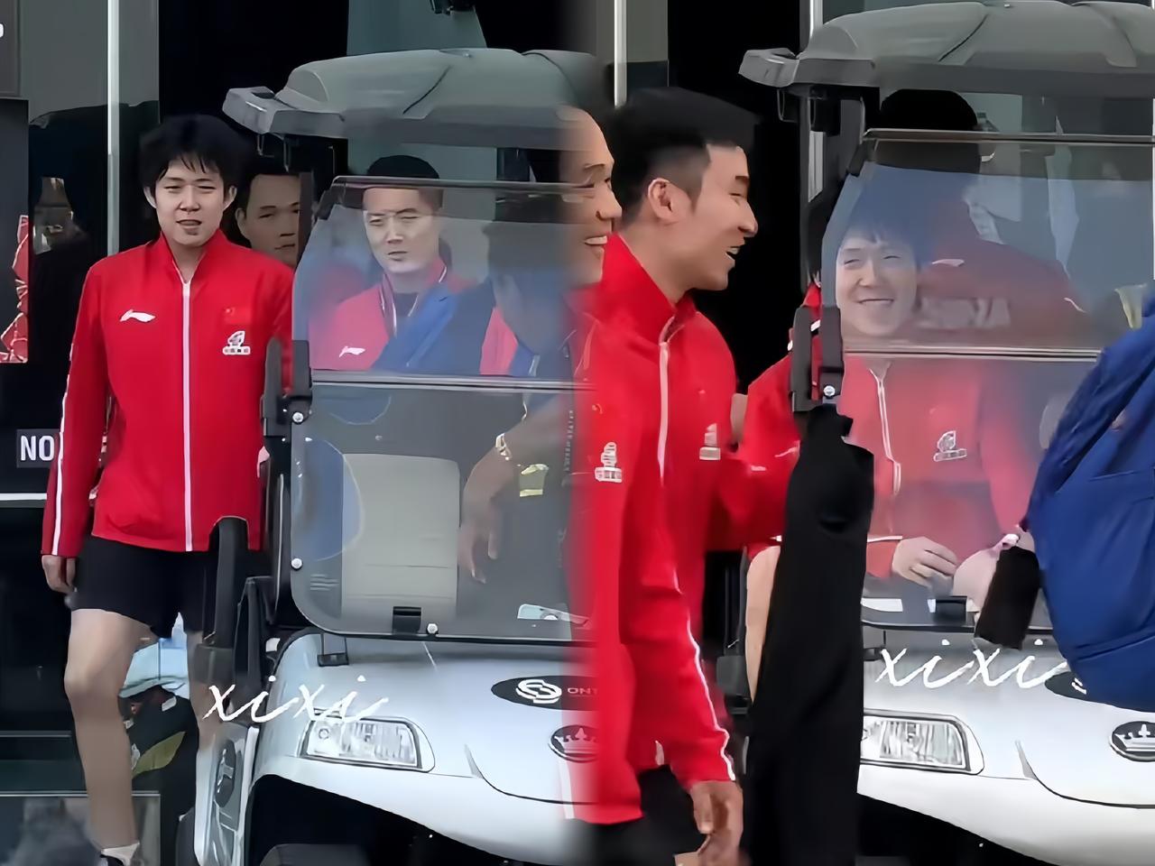 咱王队今天可算享福了，
有小车车坐啦！

美国大满贯这几天上下训，
全靠两条腿硬