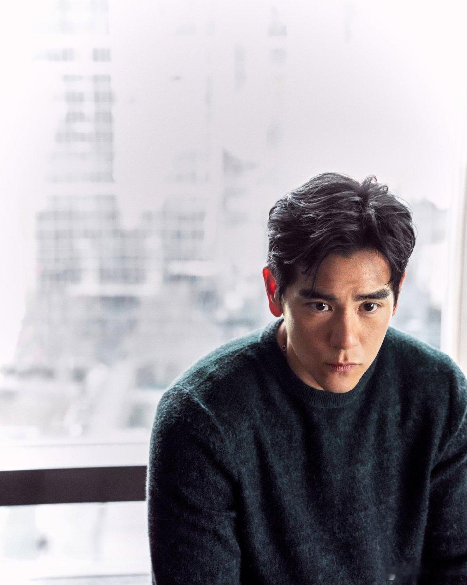 艾伦说哄睡彭于晏很幸福我要去电影院看看爆水管里到底藏了多少不能说的秘密～ 