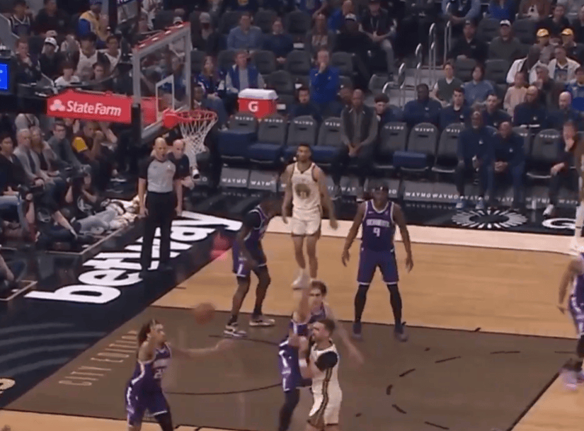 店主回应因博主吃12个汉堡报警板凳空荡荡！勇士替补席上仅坐着因伤缺席、身穿便服的