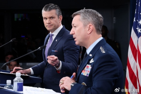周二（3月31日），美国战争部长（国防部长）海格塞斯和美军参谋长联席会议主席凯恩